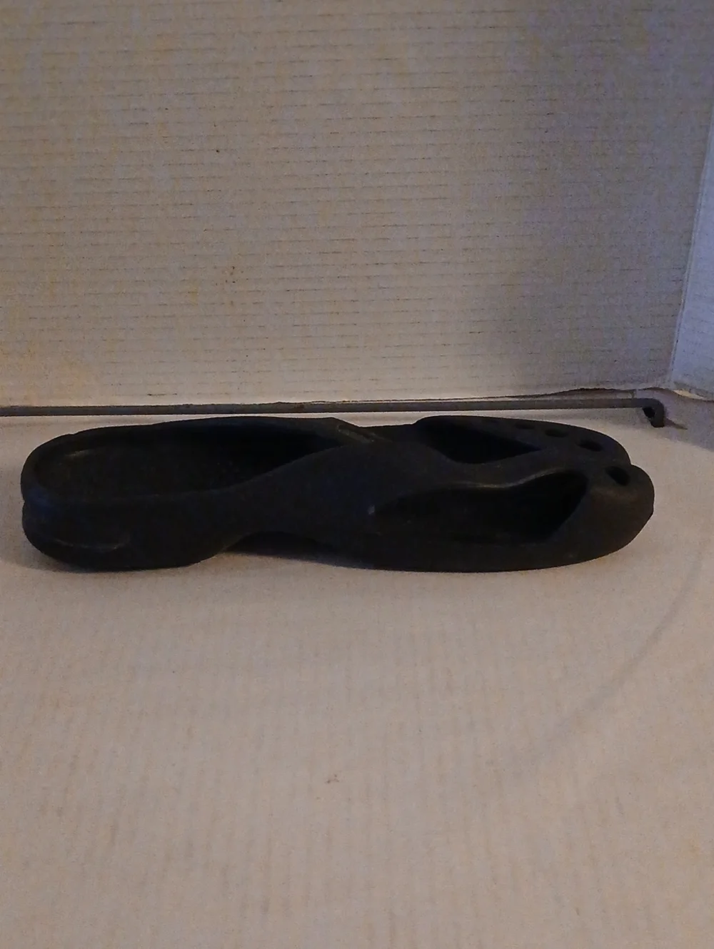 The Unbranded Brand lightweight black